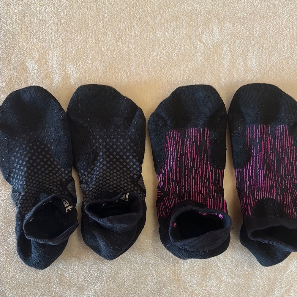 Lululemon 2 pairs Run Course M/L socks